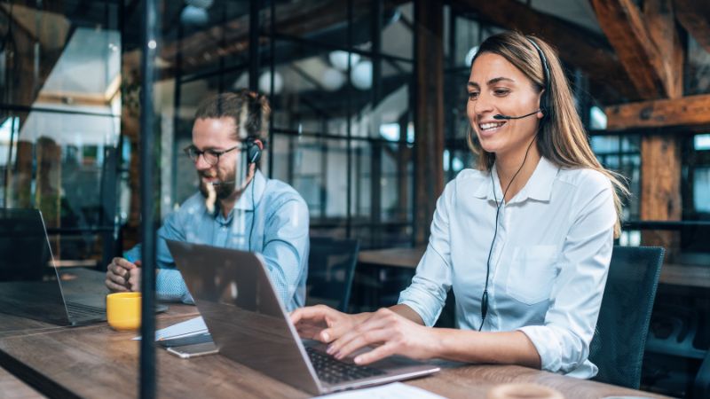 Chuyên viên Chăm Sóc Khách Hàng Vinbet có mức lương hấp dẫn